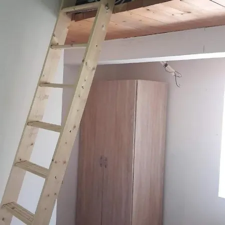 In The Apartment-center דירה