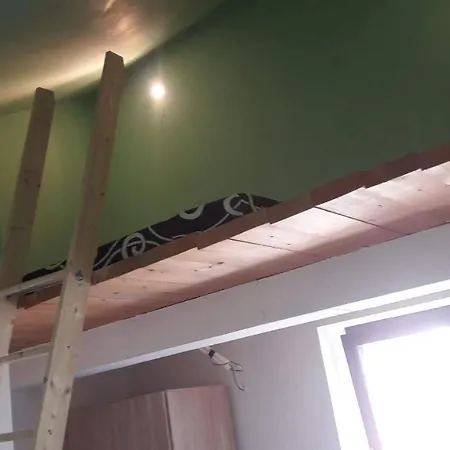 In The Apartment-center דירה *